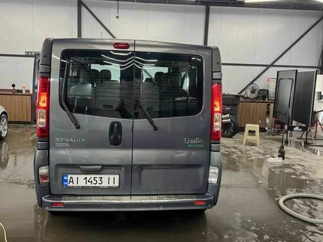 Серый Рено Трафик, объемом двигателя 2 л и пробегом 240 тыс. км за 13000 $, фото 2 на Automoto.ua