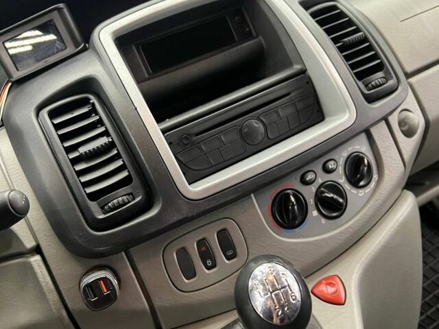 Серый Рено Трафик, объемом двигателя 2 л и пробегом 240 тыс. км за 13000 $, фото 7 на Automoto.ua