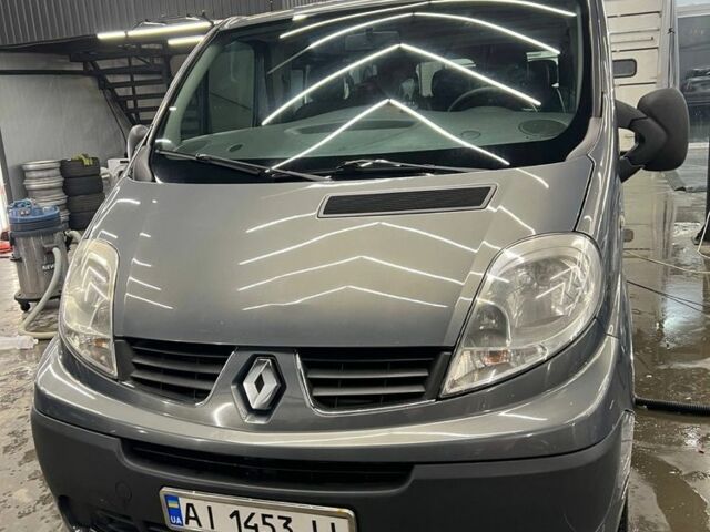 Серый Рено Трафик, объемом двигателя 2 л и пробегом 240 тыс. км за 13000 $, фото 1 на Automoto.ua