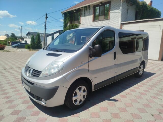 Серый Рено Трафик, объемом двигателя 2 л и пробегом 320 тыс. км за 11500 $, фото 1 на Automoto.ua