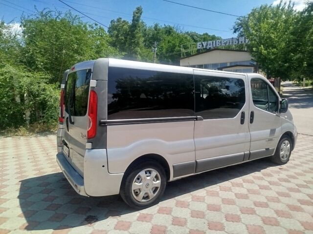 Серый Рено Трафик, объемом двигателя 2 л и пробегом 320 тыс. км за 11500 $, фото 3 на Automoto.ua