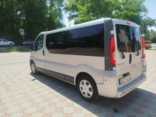 Серый Рено Трафик, объемом двигателя 2 л и пробегом 320 тыс. км за 11500 $, фото 2 на Automoto.ua