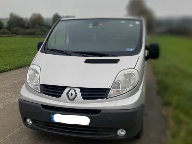 Серый Рено Трафик, объемом двигателя 2.5 л и пробегом 277 тыс. км за 9300 $, фото 2 на Automoto.ua