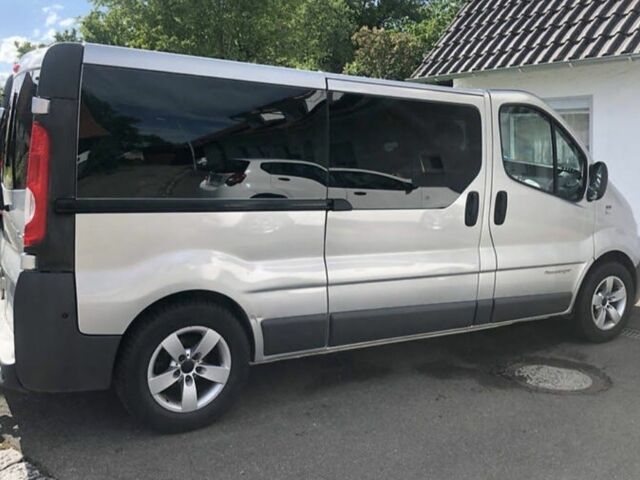 Серый Рено Трафик, объемом двигателя 2.5 л и пробегом 277 тыс. км за 9300 $, фото 7 на Automoto.ua