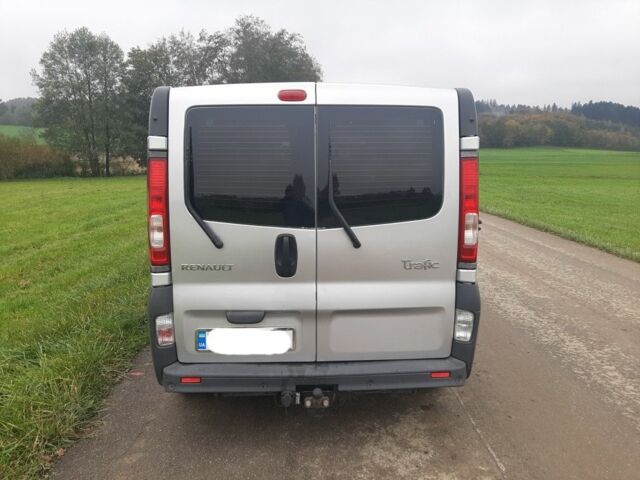 Серый Рено Трафик, объемом двигателя 2.5 л и пробегом 277 тыс. км за 9300 $, фото 1 на Automoto.ua