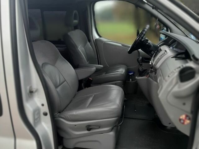 Серый Рено Трафик, объемом двигателя 2.5 л и пробегом 277 тыс. км за 9300 $, фото 4 на Automoto.ua