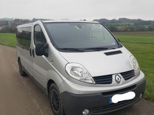 Серый Рено Трафик, объемом двигателя 2.5 л и пробегом 277 тыс. км за 9300 $, фото 3 на Automoto.ua