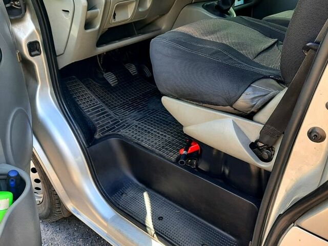 Сірий Рено Трафік, об'ємом двигуна 1.9 л та пробігом 0 тис. км за 8300 $, фото 2 на Automoto.ua