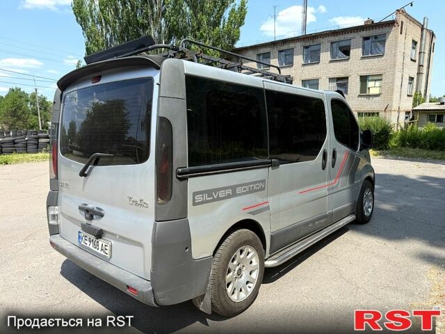 Серый Рено Трафик, объемом двигателя 1.9 л и пробегом 302 тыс. км за 8500 $, фото 2 на Automoto.ua