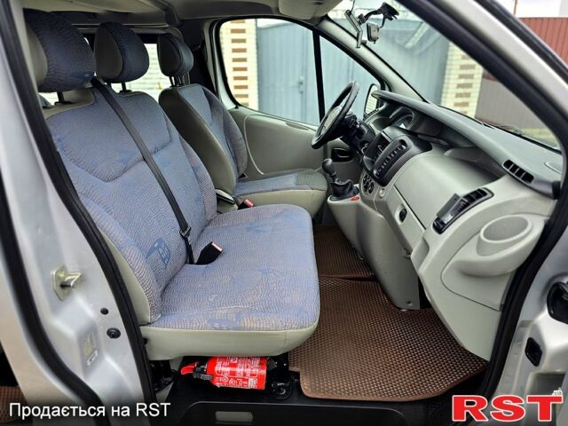 Серый Рено Трафик, объемом двигателя 1.9 л и пробегом 292 тыс. км за 9300 $, фото 12 на Automoto.ua