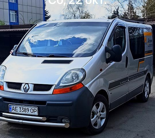 Серый Рено Трафик, объемом двигателя 1.9 л и пробегом 420 тыс. км за 8000 $, фото 3 на Automoto.ua