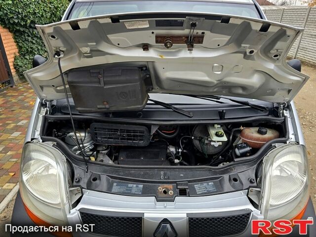 Серый Рено Трафик, объемом двигателя 1.9 л и пробегом 292 тыс. км за 9300 $, фото 13 на Automoto.ua