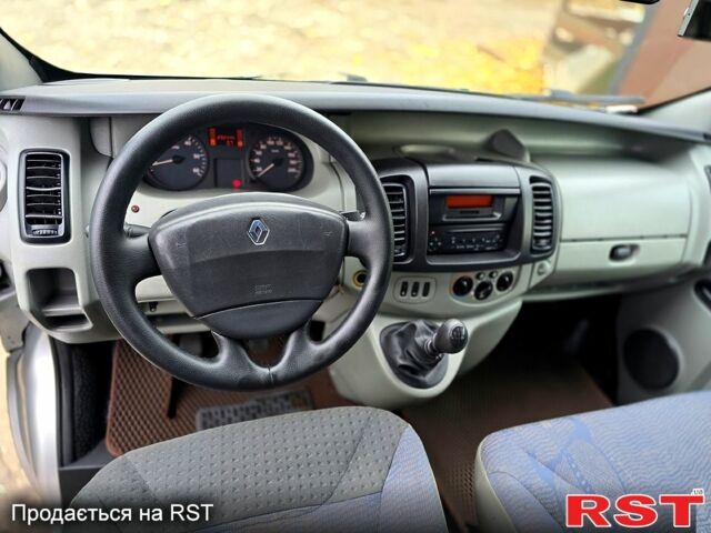 Серый Рено Трафик, объемом двигателя 1.9 л и пробегом 292 тыс. км за 9300 $, фото 5 на Automoto.ua
