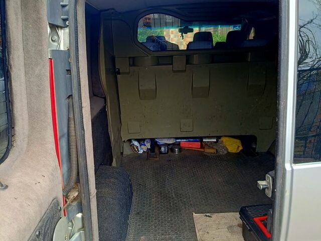 Серый Рено Трафик, объемом двигателя 2 л и пробегом 280 тыс. км за 8100 $, фото 2 на Automoto.ua
