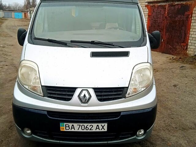 Серый Рено Трафик, объемом двигателя 2 л и пробегом 274 тыс. км за 8700 $, фото 3 на Automoto.ua