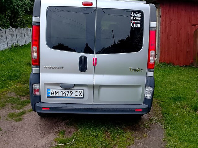 Серый Рено Трафик, объемом двигателя 2 л и пробегом 351 тыс. км за 8300 $, фото 2 на Automoto.ua