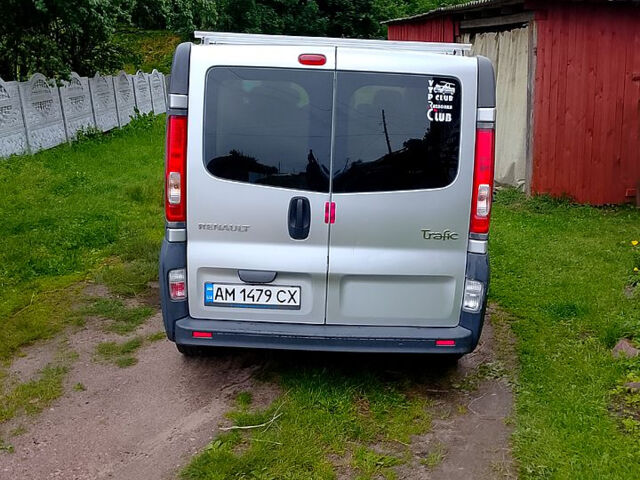 Серый Рено Трафик, объемом двигателя 2 л и пробегом 351 тыс. км за 8300 $, фото 3 на Automoto.ua