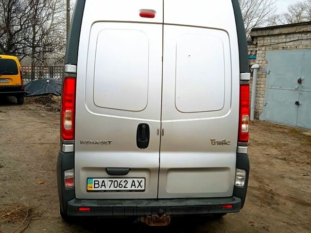 Серый Рено Трафик, объемом двигателя 2 л и пробегом 274 тыс. км за 8700 $, фото 4 на Automoto.ua