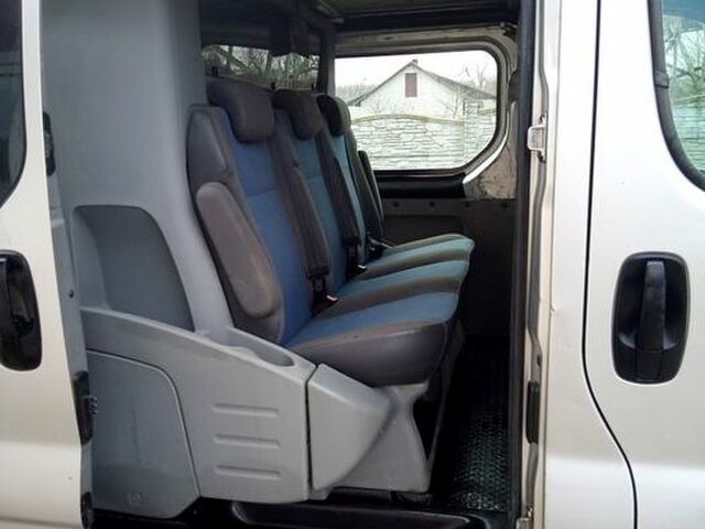 Серый Рено Трафик, объемом двигателя 2 л и пробегом 450 тыс. км за 7500 $, фото 5 на Automoto.ua