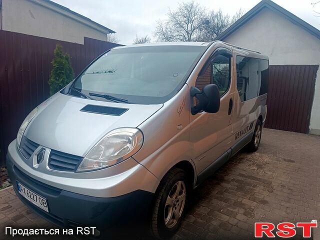 Серый Рено Трафик, объемом двигателя 2 л и пробегом 320 тыс. км за 11700 $, фото 1 на Automoto.ua