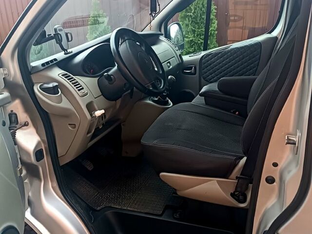 Серый Рено Трафик, объемом двигателя 2 л и пробегом 320 тыс. км за 11700 $, фото 10 на Automoto.ua