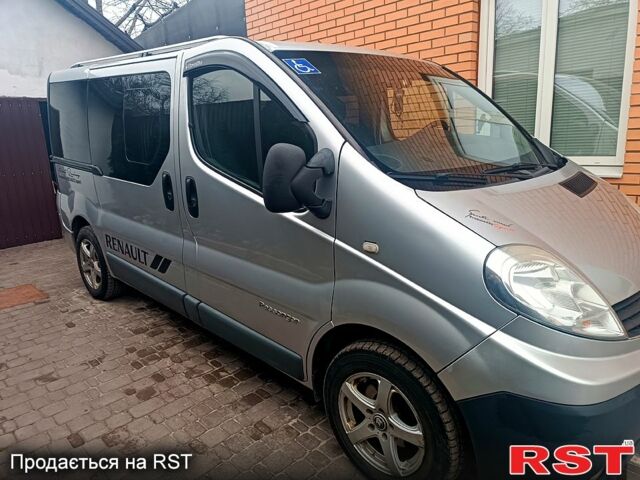 Серый Рено Трафик, объемом двигателя 2 л и пробегом 320 тыс. км за 11700 $, фото 2 на Automoto.ua
