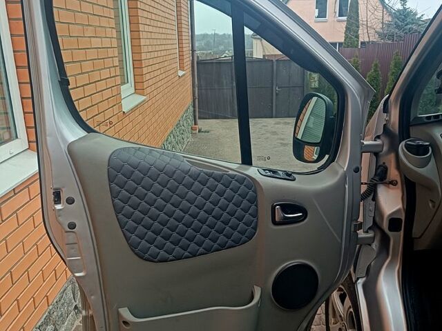 Серый Рено Трафик, объемом двигателя 2 л и пробегом 320 тыс. км за 11700 $, фото 9 на Automoto.ua