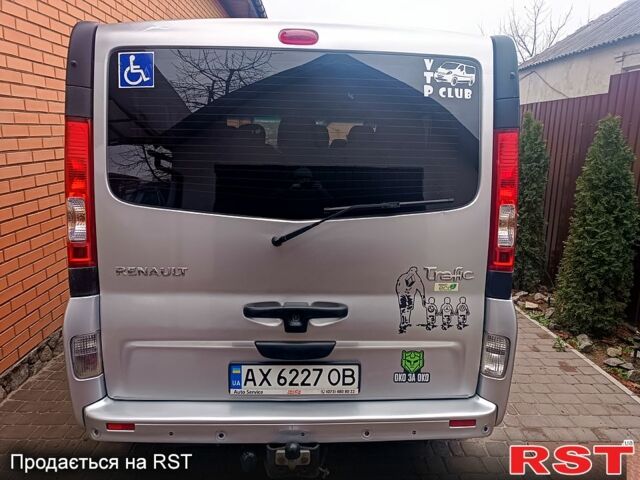 Серый Рено Трафик, объемом двигателя 2 л и пробегом 320 тыс. км за 11700 $, фото 4 на Automoto.ua