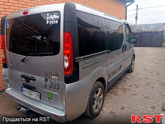 Серый Рено Трафик, объемом двигателя 2 л и пробегом 320 тыс. км за 11700 $, фото 3 на Automoto.ua