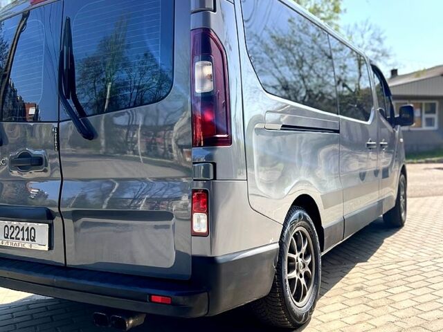 Сірий Рено Трафік, об'ємом двигуна 1.6 л та пробігом 200 тис. км за 14000 $, фото 2 на Automoto.ua