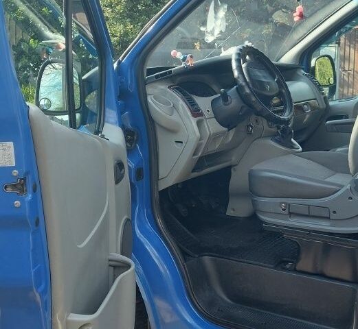 Синій Рено Трафік, об'ємом двигуна 2 л та пробігом 362 тис. км за 9496 $, фото 6 на Automoto.ua