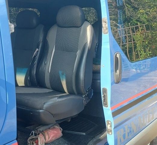 Синій Рено Трафік, об'ємом двигуна 2 л та пробігом 362 тис. км за 9496 $, фото 1 на Automoto.ua