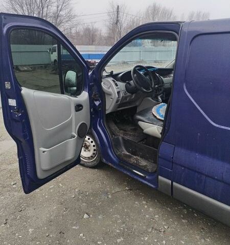 Синій Рено Трафік, об'ємом двигуна 2 л та пробігом 557 тис. км за 8000 $, фото 4 на Automoto.ua