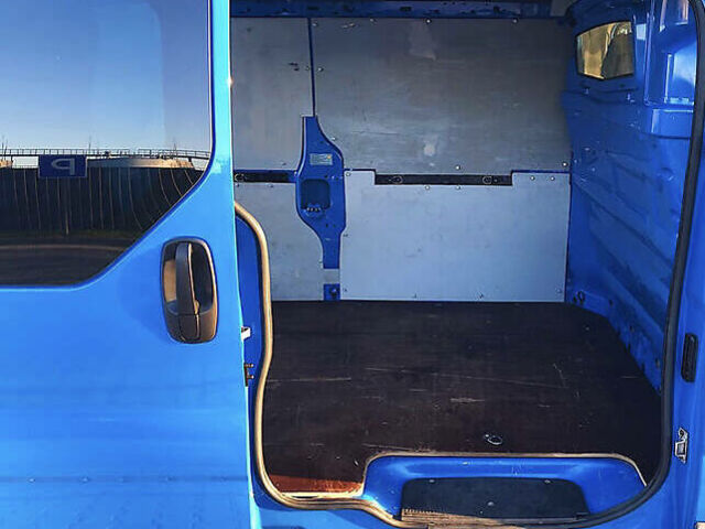 Синий Рено Трафик, объемом двигателя 2 л и пробегом 370 тыс. км за 9200 $, фото 18 на Automoto.ua