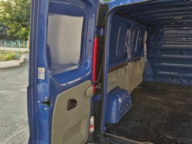 Синій Рено Трафік, об'ємом двигуна 2 л та пробігом 190 тис. км за 13500 $, фото 15 на Automoto.ua