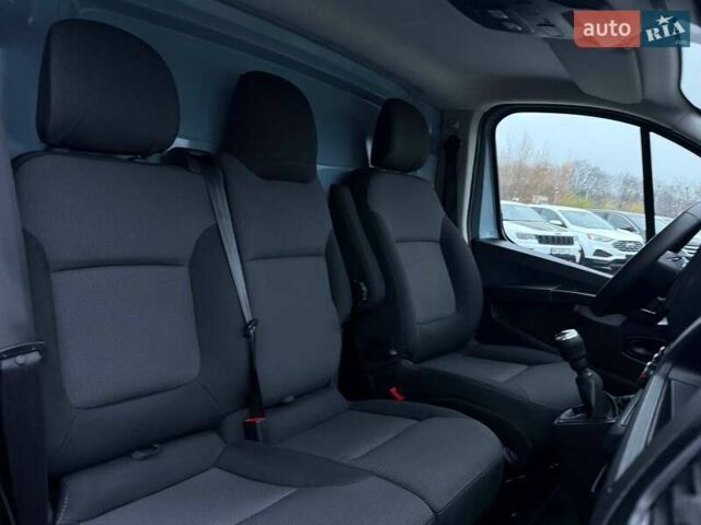 Синій Рено Трафік, об'ємом двигуна 2 л та пробігом 52 тис. км за 19700 $, фото 40 на Automoto.ua