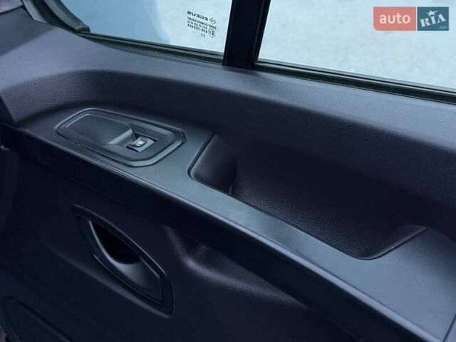 Синій Рено Трафік, об'ємом двигуна 2 л та пробігом 52 тис. км за 19700 $, фото 38 на Automoto.ua