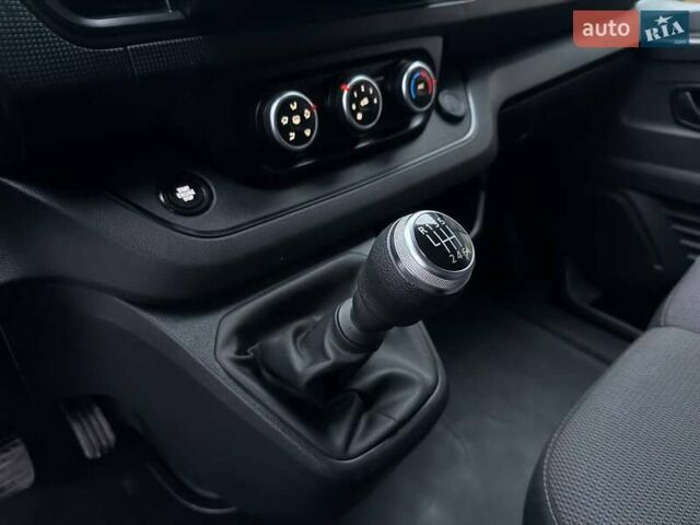 Синій Рено Трафік, об'ємом двигуна 2 л та пробігом 52 тис. км за 19700 $, фото 25 на Automoto.ua