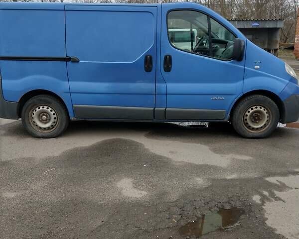 Синий Рено Трафик, объемом двигателя 2.46 л и пробегом 515 тыс. км за 5600 $, фото 2 на Automoto.ua