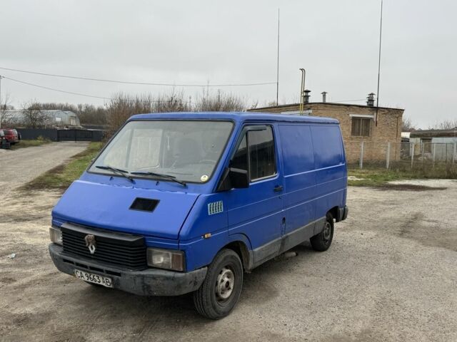 Синий Рено Трафик, объемом двигателя 2.1 л и пробегом 200 тыс. км за 850 $, фото 2 на Automoto.ua