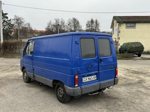 Синий Рено Трафик, объемом двигателя 2.1 л и пробегом 200 тыс. км за 850 $, фото 3 на Automoto.ua