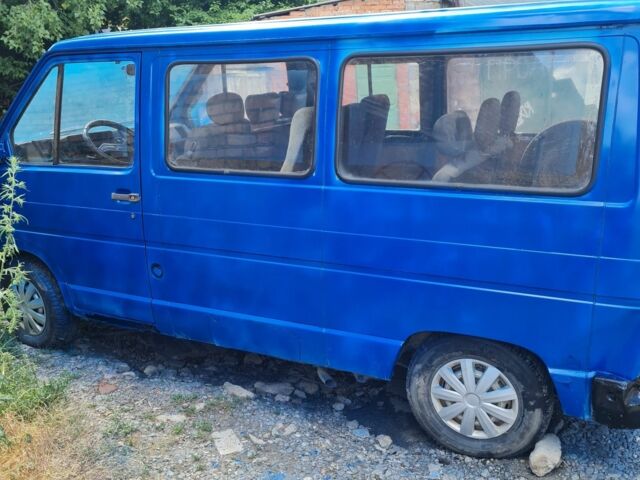 Рено Трафик 1990 в Виннице на Automoto.ua Синий Рено Трафик, объемом двигателя 0 л и пробегом 400 тыс. км за 950 $, фото 3 на Automoto.ua