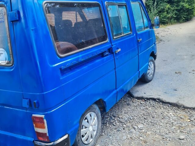 Рено Трафик 1990 в Виннице на Automoto.ua Синий Рено Трафик, объемом двигателя 0 л и пробегом 400 тыс. км за 950 $, фото 1 на Automoto.ua