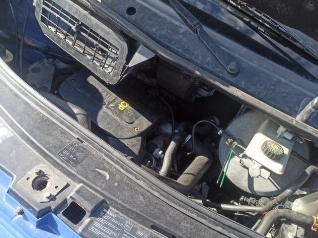 Синий Рено Трафик, объемом двигателя 1.9 л и пробегом 360 тыс. км за 6300 $, фото 3 на Automoto.ua