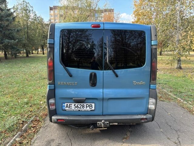 Синий Рено Трафик, объемом двигателя 1.9 л и пробегом 360 тыс. км за 8400 $, фото 5 на Automoto.ua