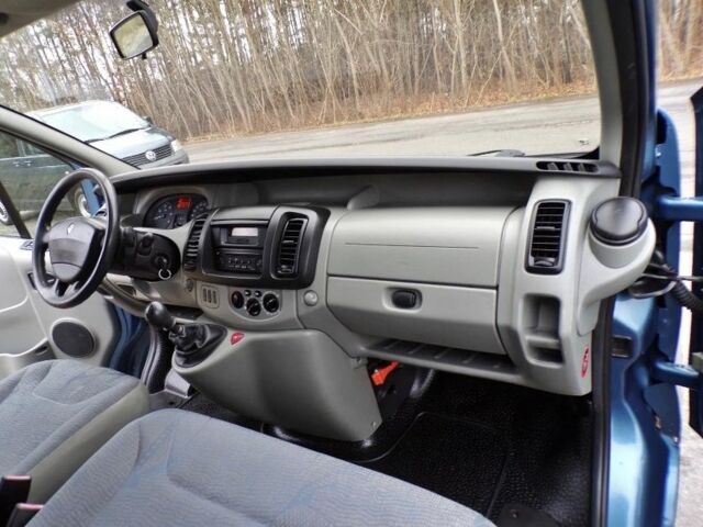 Синий Рено Трафик, объемом двигателя 2.5 л и пробегом 286 тыс. км за 6410 $, фото 14 на Automoto.ua