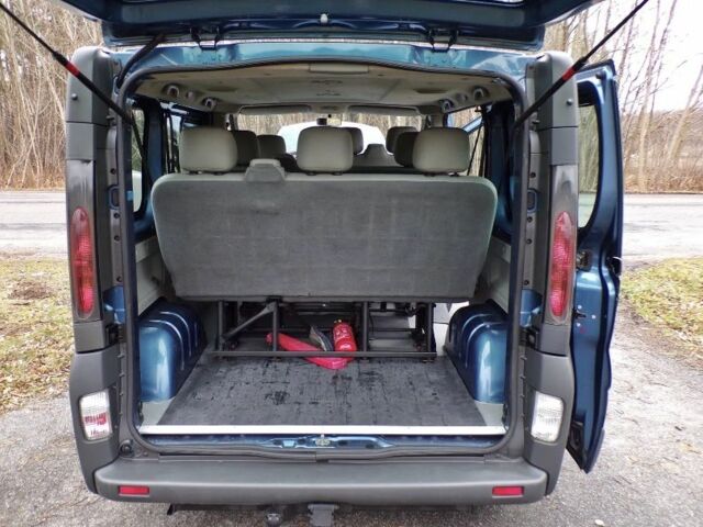 Синий Рено Трафик, объемом двигателя 2.5 л и пробегом 286 тыс. км за 6410 $, фото 20 на Automoto.ua