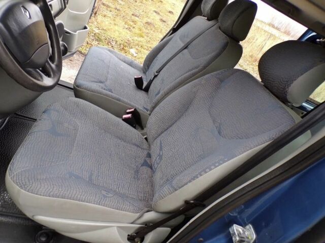 Синий Рено Трафик, объемом двигателя 2.5 л и пробегом 286 тыс. км за 6410 $, фото 16 на Automoto.ua