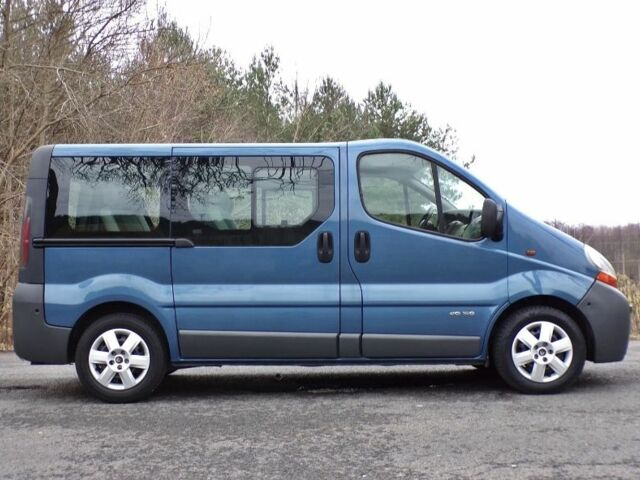 Синий Рено Трафик, объемом двигателя 2.5 л и пробегом 286 тыс. км за 6410 $, фото 6 на Automoto.ua