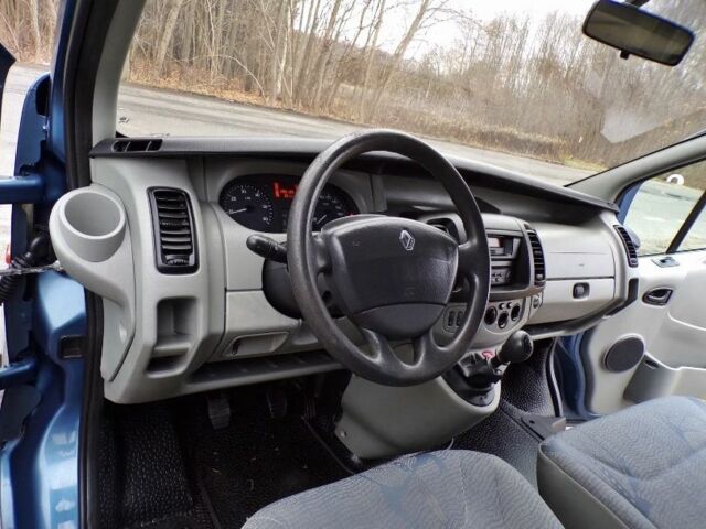 Синий Рено Трафик, объемом двигателя 2.5 л и пробегом 286 тыс. км за 6410 $, фото 13 на Automoto.ua